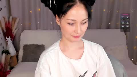 Snapshot of lisamooore chatting on February 15, 3:28 pm Lisa Moore online show from February 15, 3:28 pm