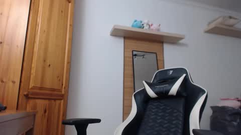 Lisaskybaby online show from April 1, 4:59 pm