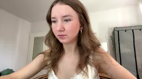 Snapshot of lisasmall chatting on June 29, 2:06 pm lisasmall online show from June 29, 2:06 pm