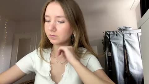 Snapshot of lisasmall chatting on July 19, 4:44 pm lisasmall online show from July 19, 4:44 pm