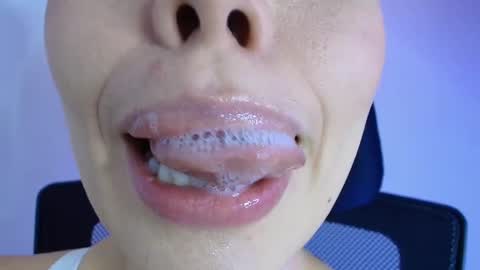 Lisbet online show from February 4, 8:25 pm