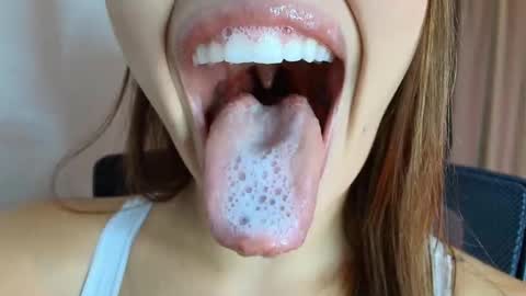 Lisbet online show from March 8, 3:05 pm