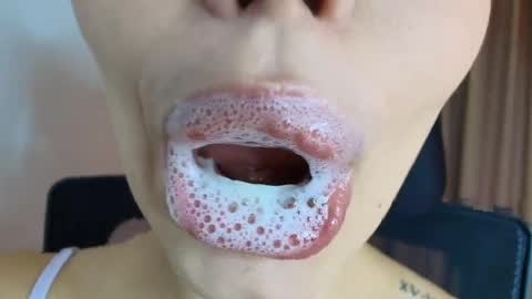 Lisbet online show from April 8, 9:59 pm