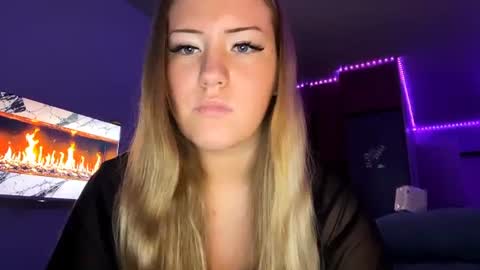 Snapshot of lisi_kiss_ chatting on June 12, 6:51 pm Aurora online show from June 12, 6:51 pm
