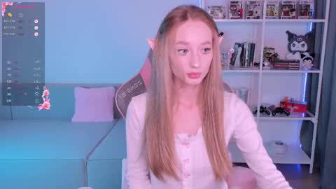 Snapshot of lissa__fox chatting on September 15, 12:49 pm lissa online show from September 15, 12:49 pm