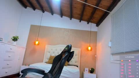 L I S S A  online show from February 13, 1:40 am