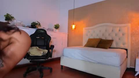 L I S S A  online show from February 13, 1:59 pm