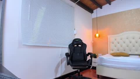 L I S S A  online show from March 12, 2:01 pm