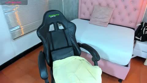 L I S S A  online show from November 14, 3:38 am