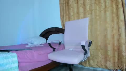 lissa_petitee online show from February 16, 10:43 am