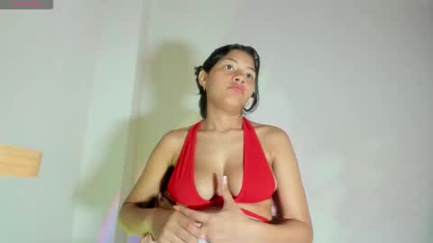 lissa_petitee online show from December 19, 6:48 pm