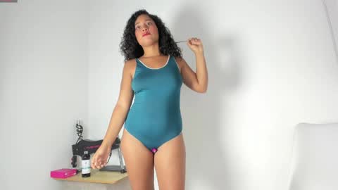 Snapshot of lissa_petitee chatting on May 23, 12:16 am lissa_petitee online show from May 23, 12:16 am