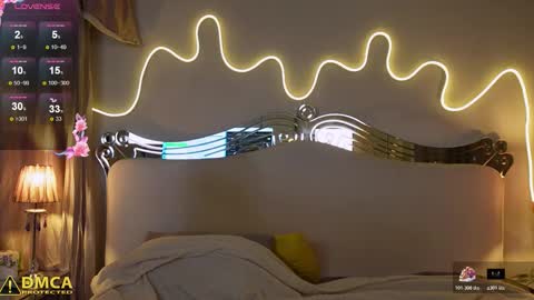 Snapshot of litt1e_emilyy chatting on October 23, 8:51 pm litt1e_emilyy online show from October 23, 8:51 pm