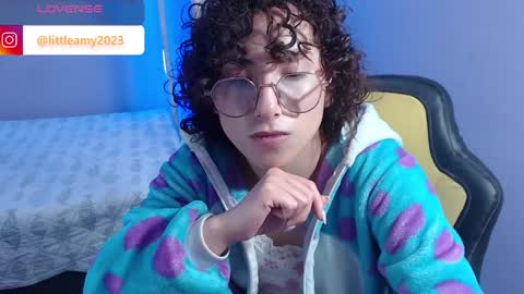 Snapshot of little__amy_ chatting on January 20, 6:10 pm AMY online show from January 20, 6:10 pm