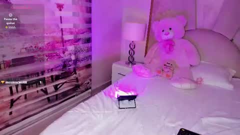Snapshot of little__doll18 chatting on July 3, 6:14 pm little__doll18 online show from July 3, 6:14 pm