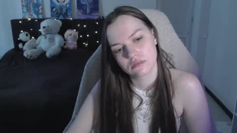 Snapshot of little__flowers chatting on May 8, 9:25 am little__flowers online show from May 8, 9:25 am
