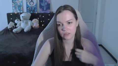Snapshot of little__flowers chatting on May 25, 9:15 am little__flowers online show from May 25, 9:15 am