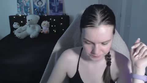 Snapshot of little__flowers chatting on June 12, 8:57 am little__flowers online show from June 12, 8:57 am