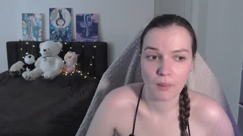 Snapshot of little__flowers chatting on June 22, 8:33 am little__flowers online show from June 22, 8:33 am