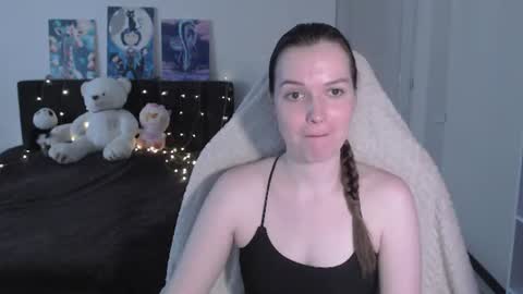 Snapshot of little__flowers chatting on July 29, 7:17 am little__flowers online show from July 29, 7:17 am