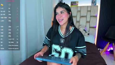 Sophie ---- connected from 1400 to 2100 Colombia time online show from November 1, 7:38 pm