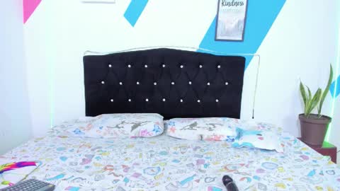 Snapshot of little_angelsky chatting on November 13, 11:25 pm Michelle. online show from November 13, 11:25 pm