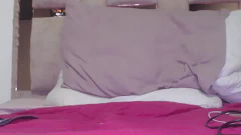 Snapshot of little_aphrodite2 chatting on March 24, 12:15 am Aliciaparaisss online show from March 24, 12:15 am