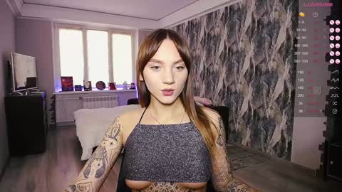 Snapshot of little_birdy chatting on December 4, 8:34 am Birdy online show from December 4, 8:34 am