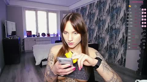 Snapshot of little_birdy chatting on December 4, 11:52 am Birdy online show from December 4, 11:52 am