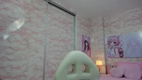 Snapshot of little_doll_4u chatting on November 18, 10:09 am ANNI online show from November 18, 10:09 am