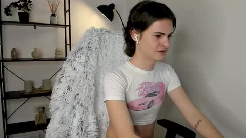 Snapshot of little_femb0y chatting on February 4, 8:03 pm Daniel online show from February 4, 8:03 pm