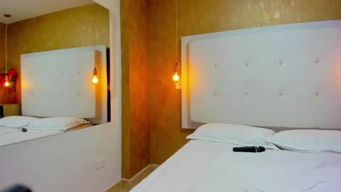   online show from December 7, 4:36 pm