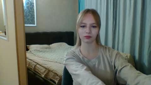 Snapshot of little_mariaa chatting on October 12, 5:23 pm Maria online show from October 12, 5:23 pm