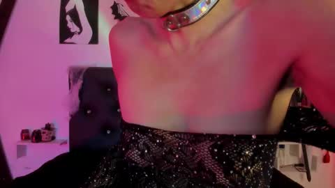 Little Nauughty2 online show from October 15, 1:44 pm