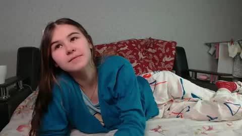 Snapshot of little_owlx chatting on June 4, 1:55 am Alice.. online show from June 4, 1:55 am