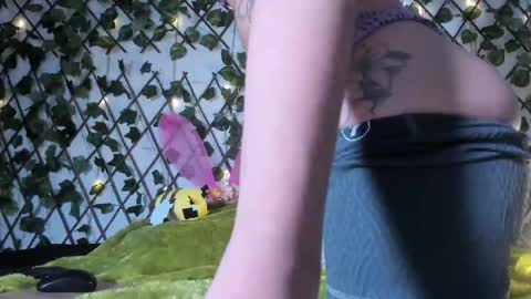 Mia online show from March 24, 11:15 am