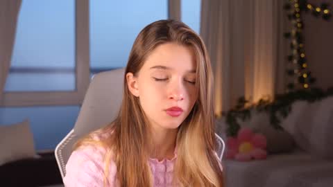 Kiki online show from September 16, 3:46 pm