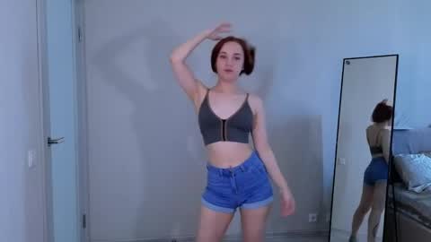 Snapshot of little_pretty_woman chatting on May 14, 11:06 am little_pretty_woman online show from May 14, 11:06 am