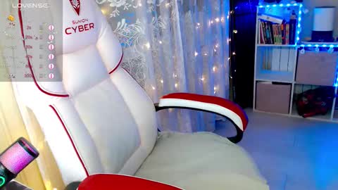 little_raiden online show from November 22, 2:21 am