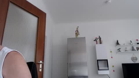 Snapshot of little_sow chatting on April 15, 2:24 pm little_sow online show from April 15, 2:24 pm