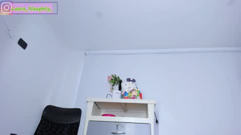 Im Laura. buy my contentcompra mi contenido offline  online show from January 14, 12:45 pm