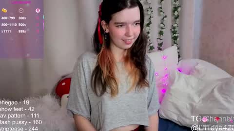 Snapshot of little_teya chatting on September 10, 8:36 am little Teya online show from September 10, 8:36 am