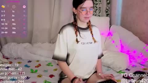 Snapshot of little_teya chatting on September 15, 9:31 am little Teya online show from September 15, 9:31 am
