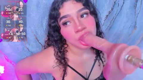 little_valentinaa online show from December 3, 11:52 am