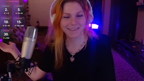 Snapshot of little_witch_sofia chatting on May 6, 9:09 pm Sofia online show from May 6, 9:09 pm