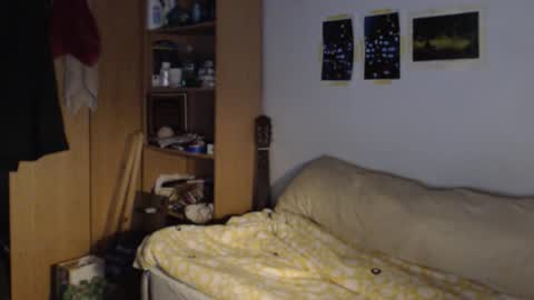 littlealien7 online show from September 21, 8:05 am