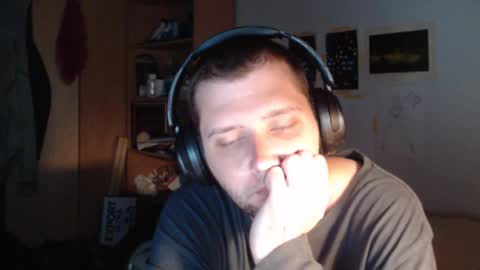 littlealien7 online show from November 13, 6:56 am