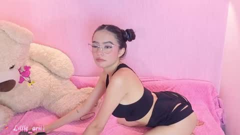Ari online show from May 26, 7:10 pm