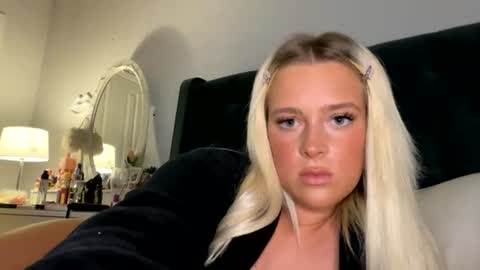 Snapshot of littleblonde010 chatting on July 18, 1:21 am Littleblonde010 online show from July 18, 1:21 am