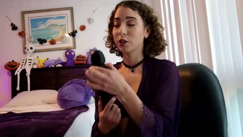 littledeathtrap online show from November 5, 9:04 pm